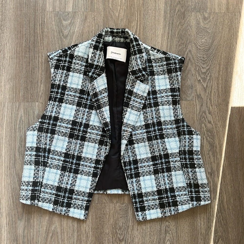 Stradivarius black and blue plaid sleeveless vest